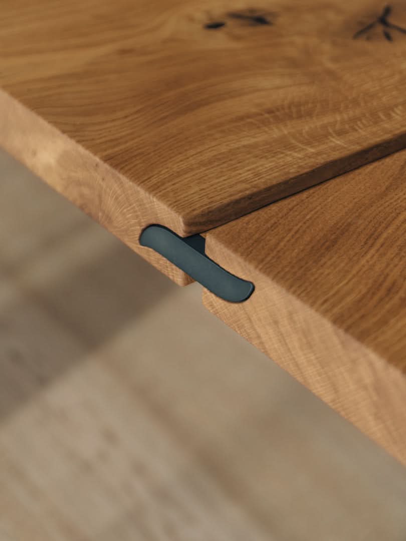 TEAM 7 echt.zeit table in natural oak. photo: TEAM 7 - Available in Canada at The Mattress & Sleep Co.