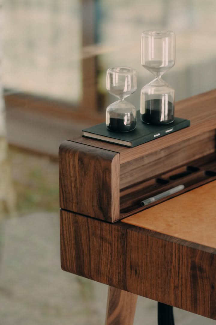 sol writing desk