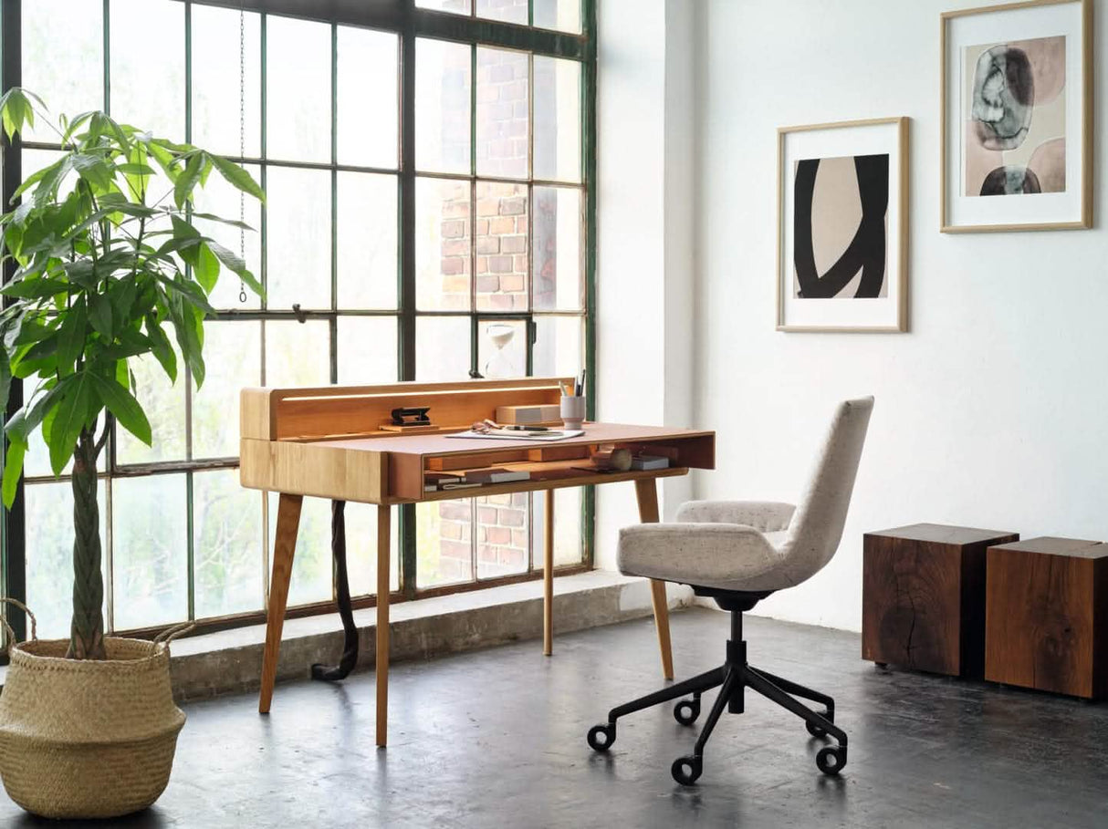 TEAM 7 sol writing desk. photo: TEAM 7 - Available in Canada at The Mattress & Sleep Co.