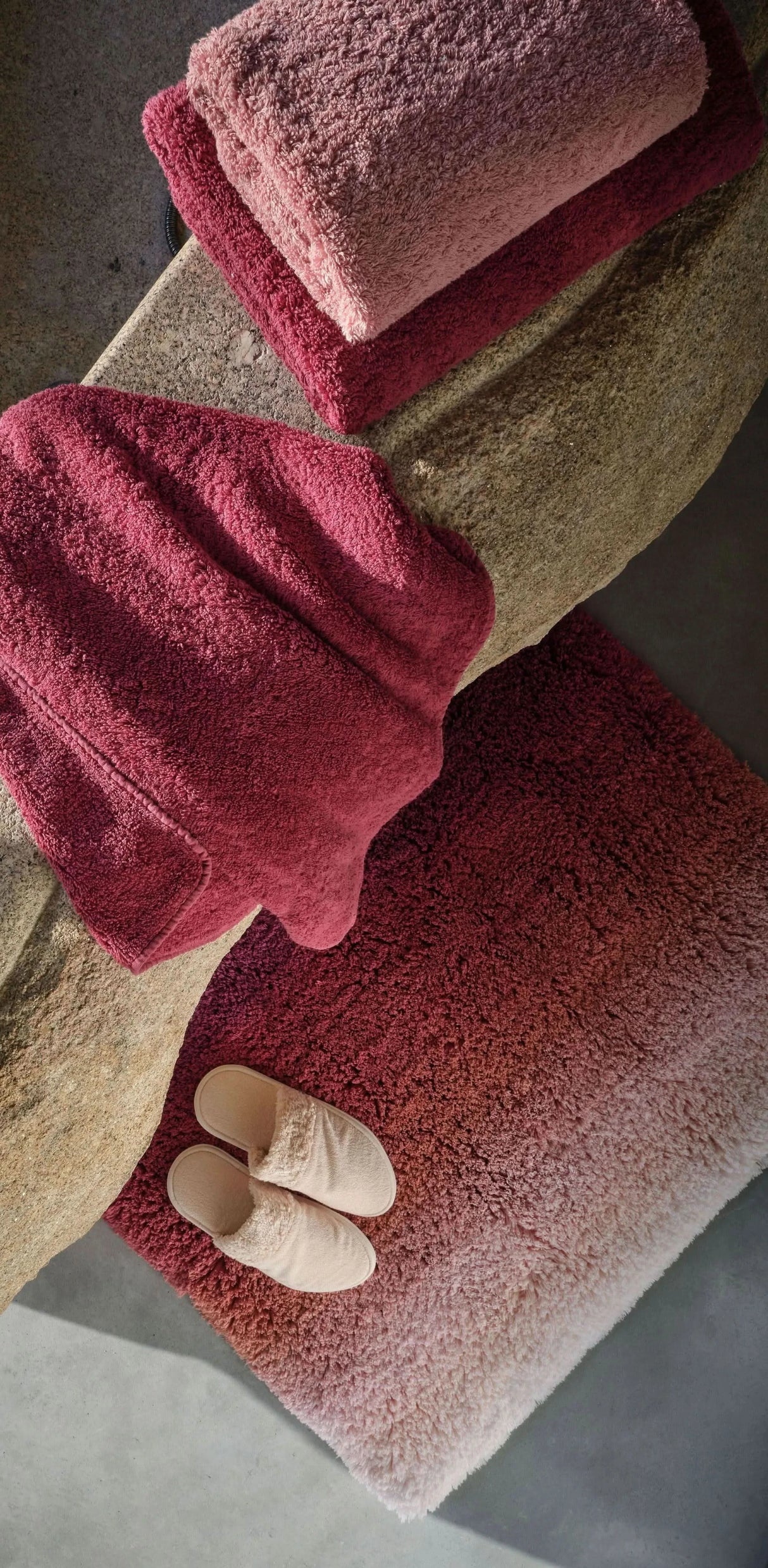 Aurore Bath Rug in 514 Baton Rouge. Super Pile Towels in 514 Baton Rouge and 515 Rosette. Comfy Slippers in 610 Nude