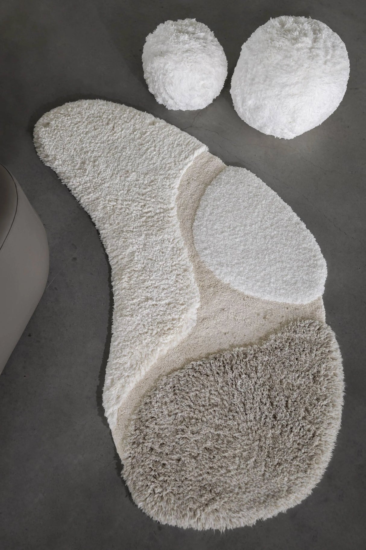 A&H Cordeira Bath Rugs feature white, ecru, ivory and linen tones and are available in two unique shapes and sizes