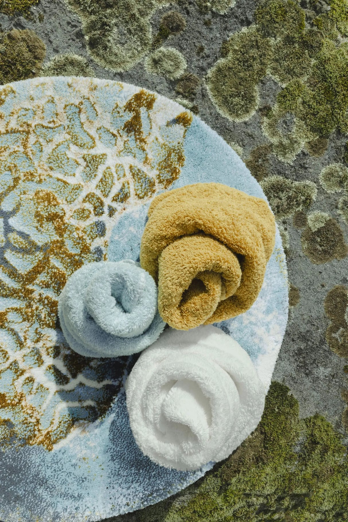 A&H Dune Bath Rug, 33" diameter w/ non-slip backing