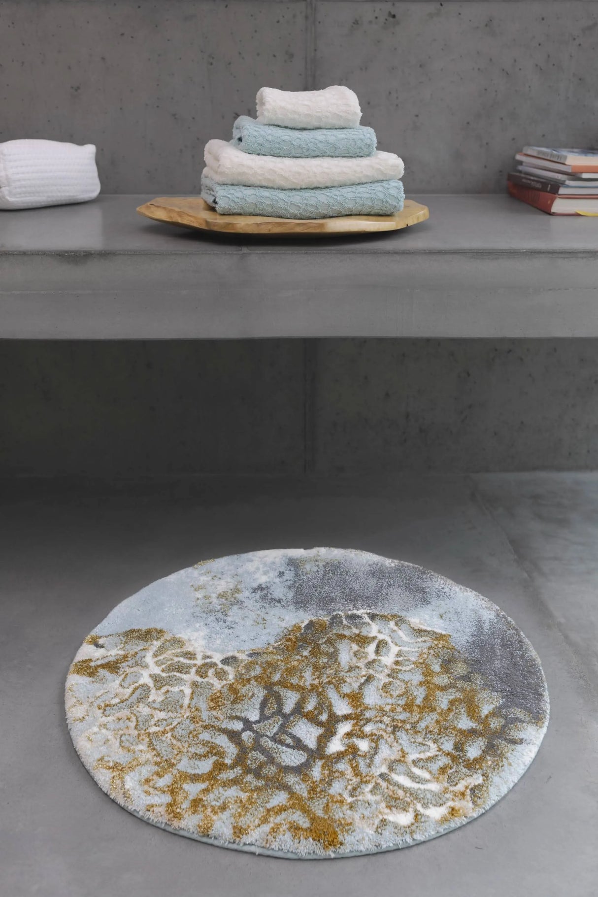 A&H Dune Bath Rug, 33" diameter w/ non-slip backing