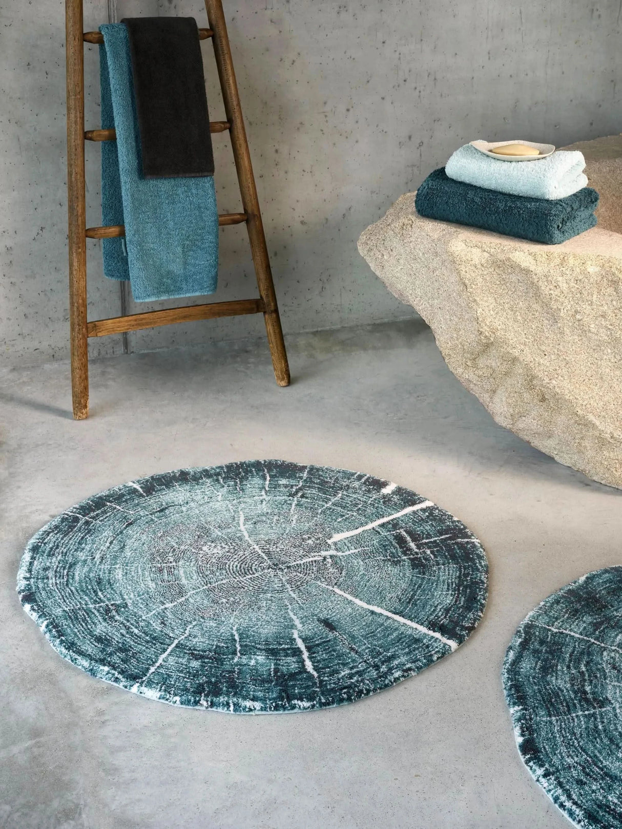 The A&H Fossile Bath Rug is made from 100% Giza Egyptian Cotton Long Staple and is 37" in diameter