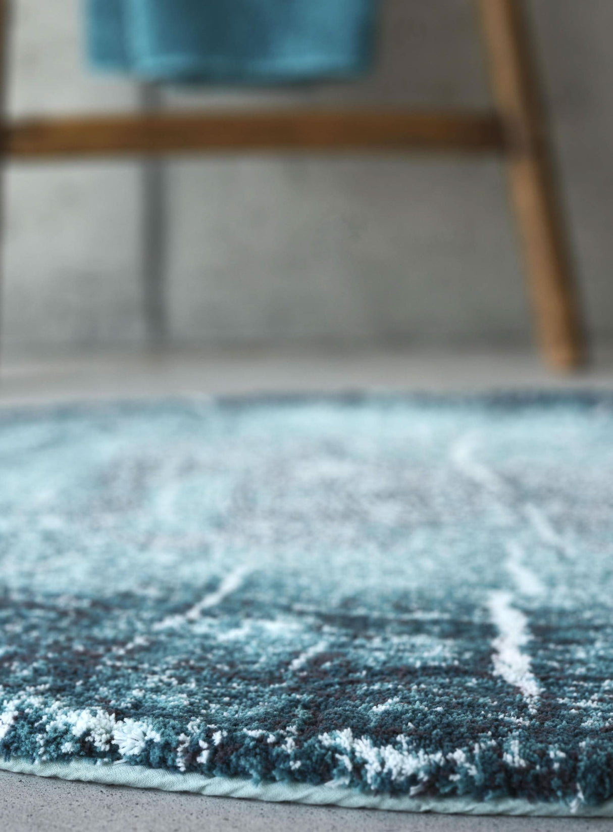 The A&H Fossile Bath Rug is made from 100% Giza Egyptian Cotton Long Staple and is 37" in diameter