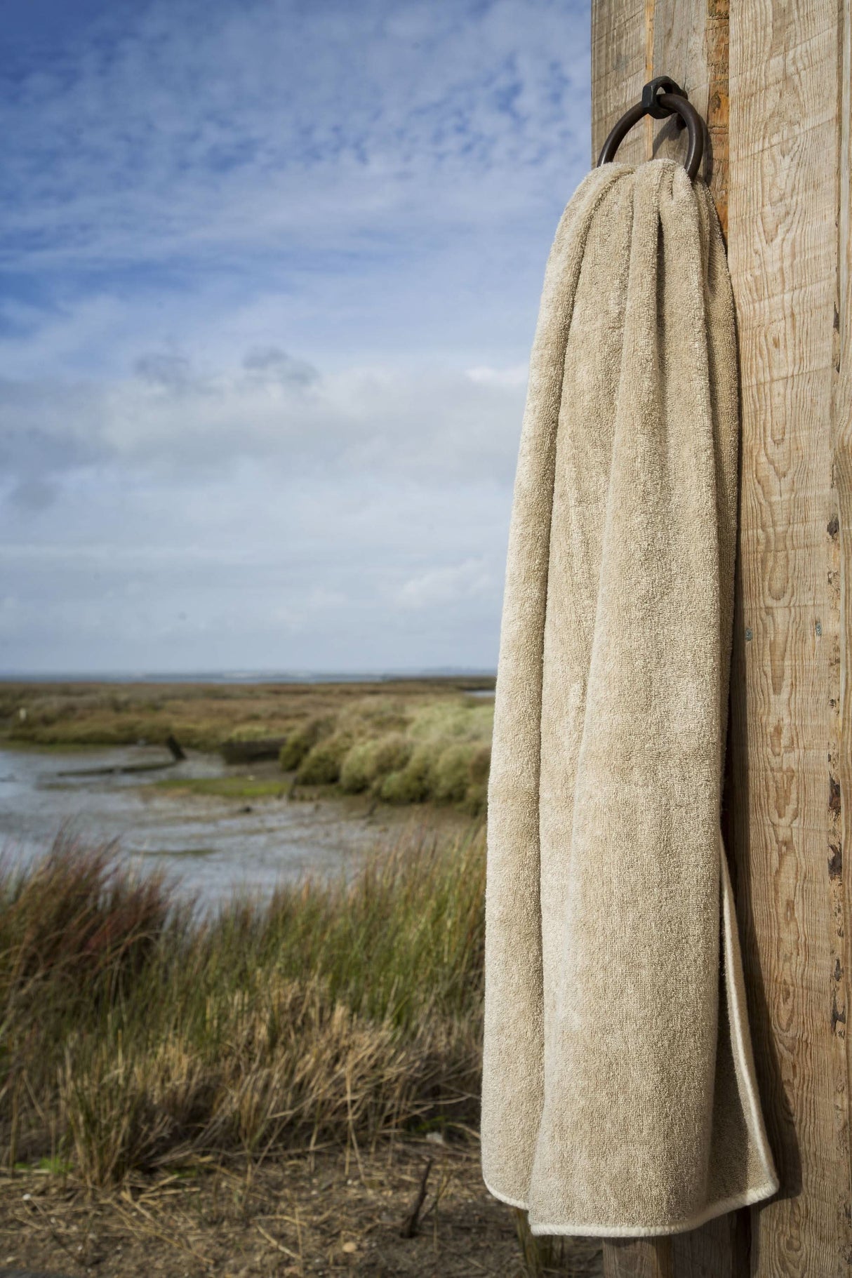 A&H Lino Towels are two-tone, reversible in 101 Ecru and 770 Linen