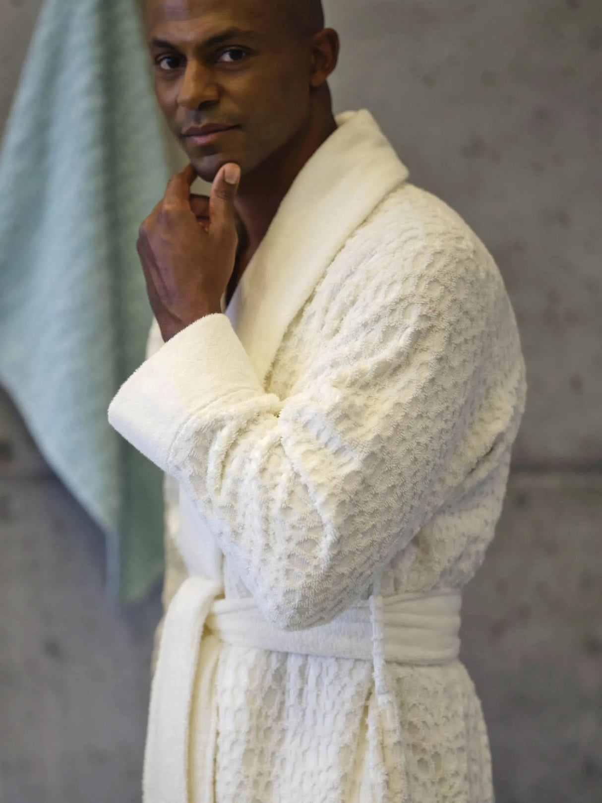 A&H Lodge Robe in 103 Ivory