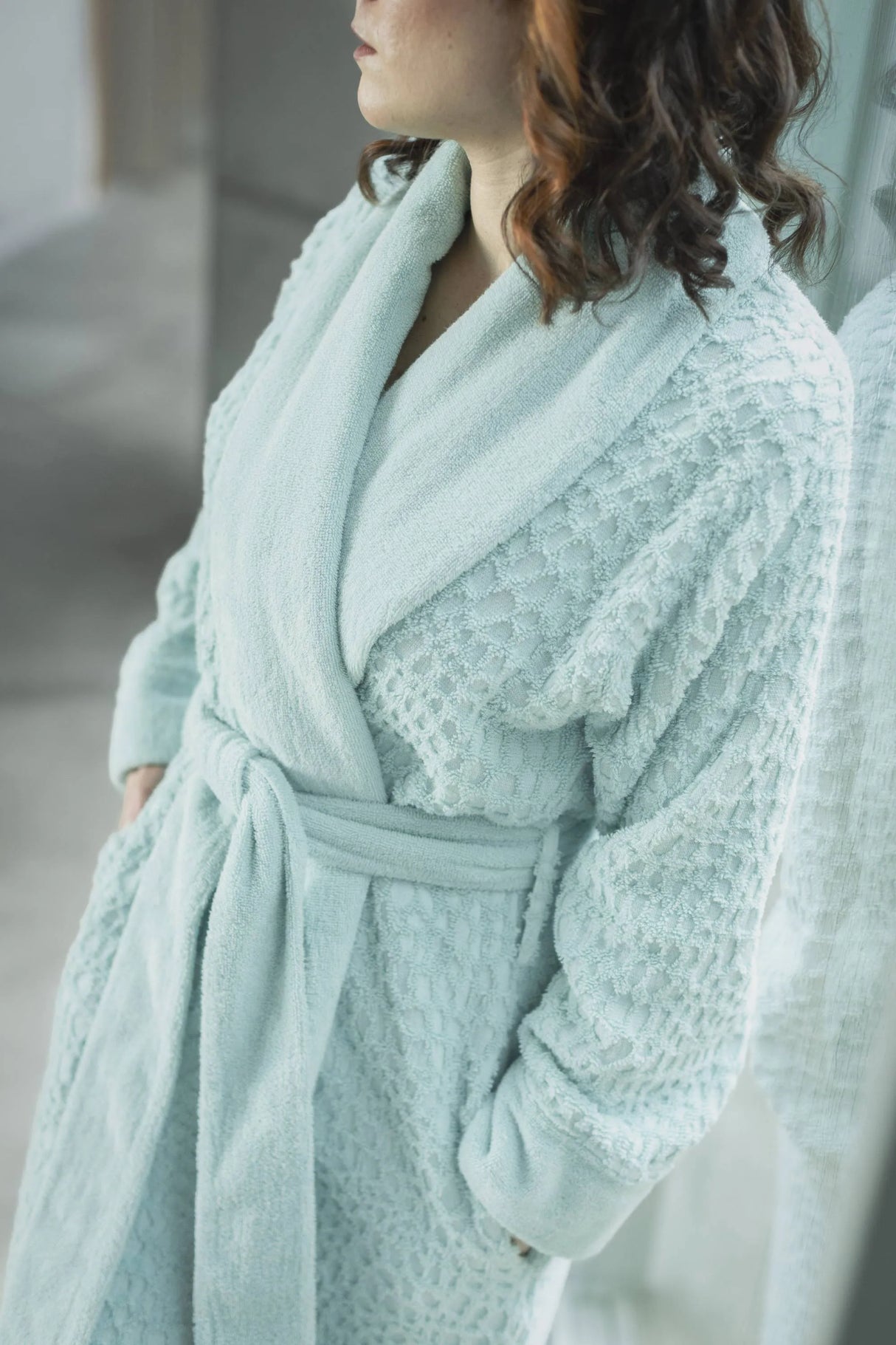 A&H Lodge Robe in 235 Ice