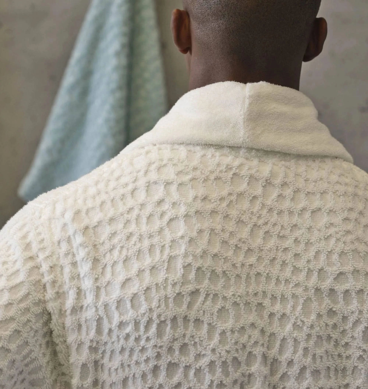 A&H Lodge Robe in 103 Ivory