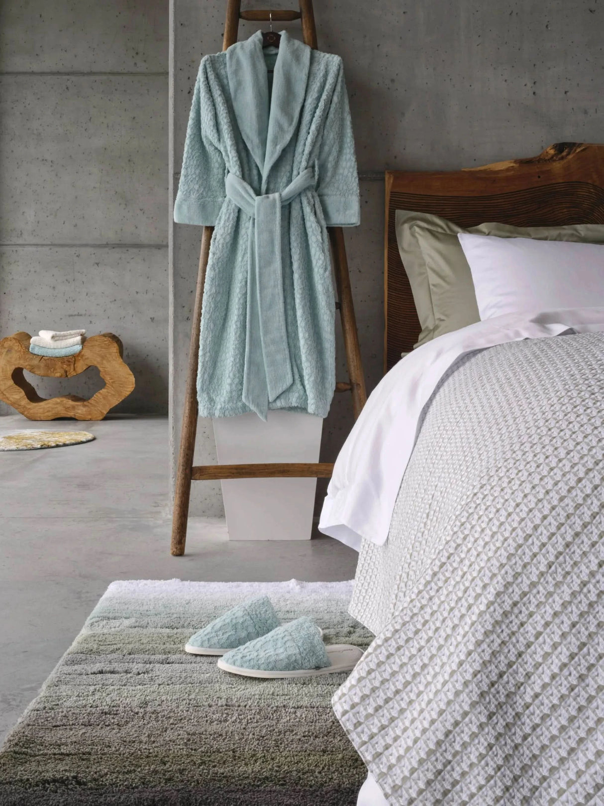 A&H Lodge Robe & Slippers in 235 Ice. A&H Maior Rug in 235 Ice