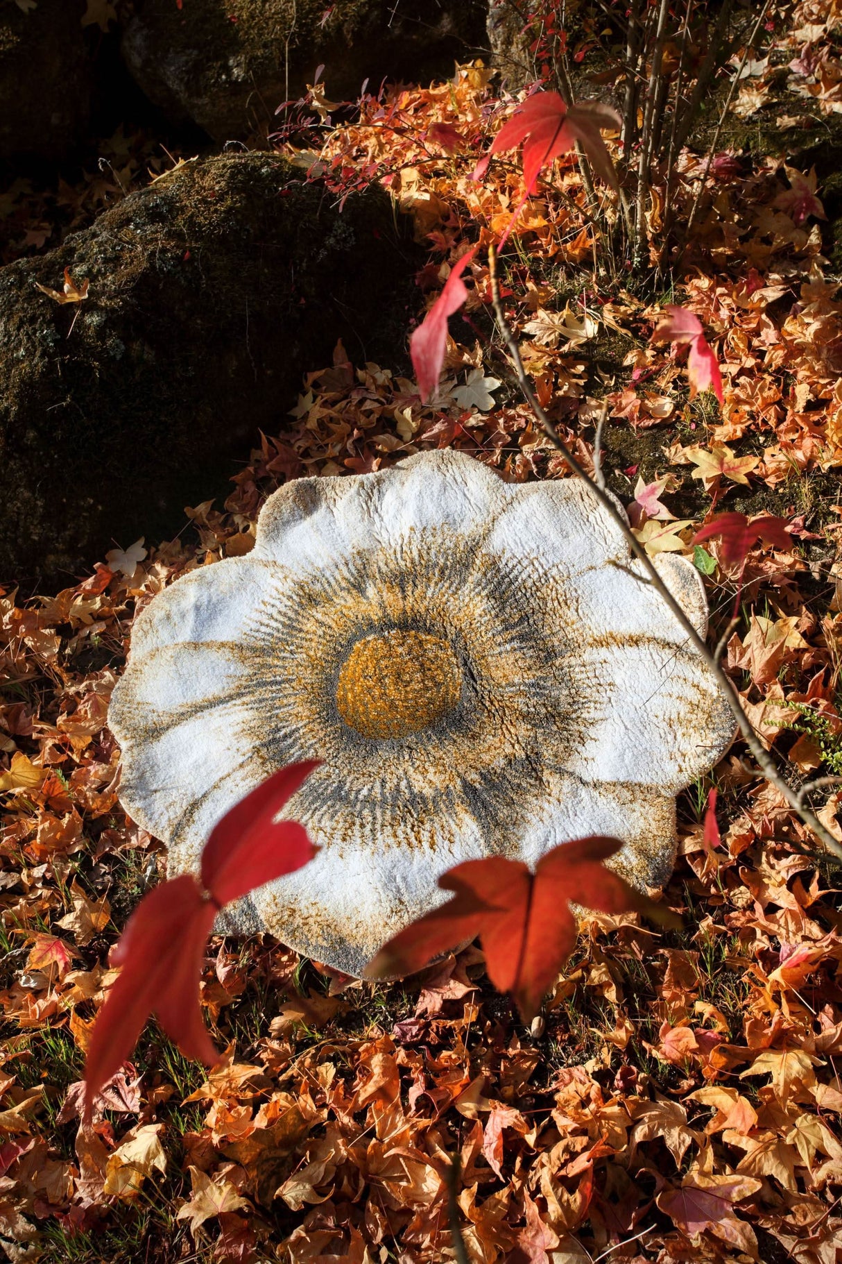 A&H Magnolia Bath Rug - 31" Diameter