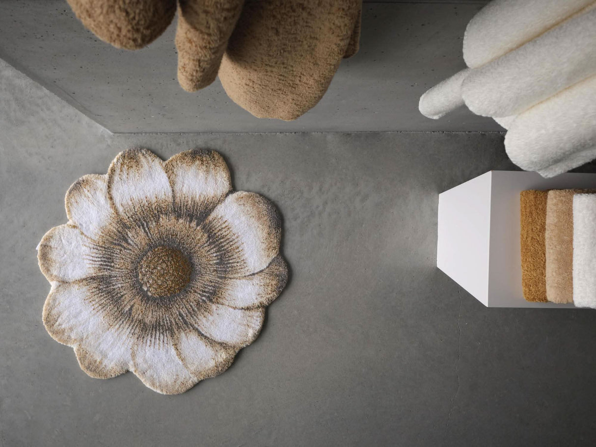 A&H Magnolia Bath Rug - 31" Diameter
