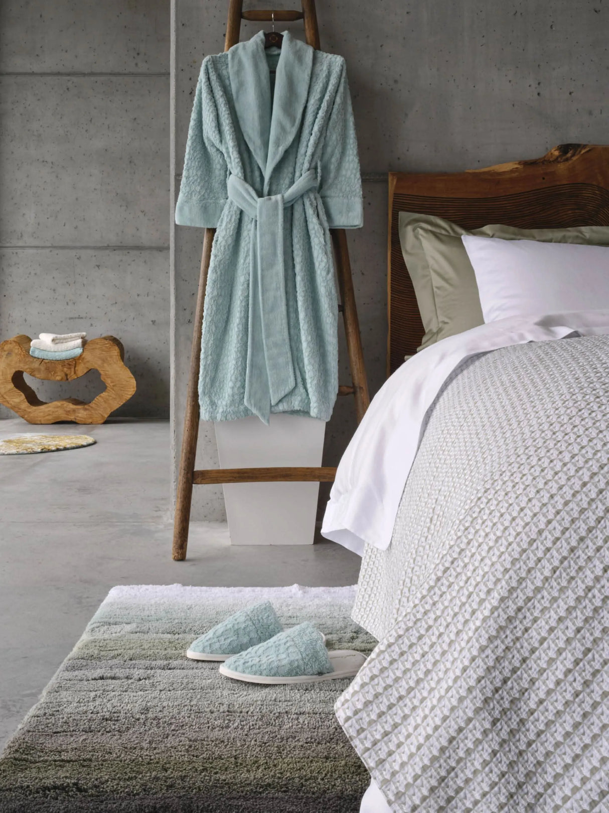 A&H Maior Bath Rug, 27 x 43" - 100% Giza Egyptian Cotton Long Staple