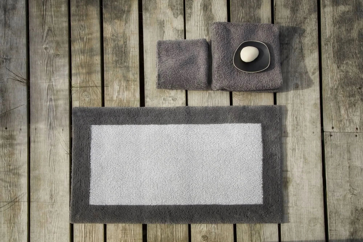 A&H Origine Reversible Bath Rug in 920 Gris (border) and 992 Platinum (Inset). 100% Giza Egyptian Cotton Long Staple