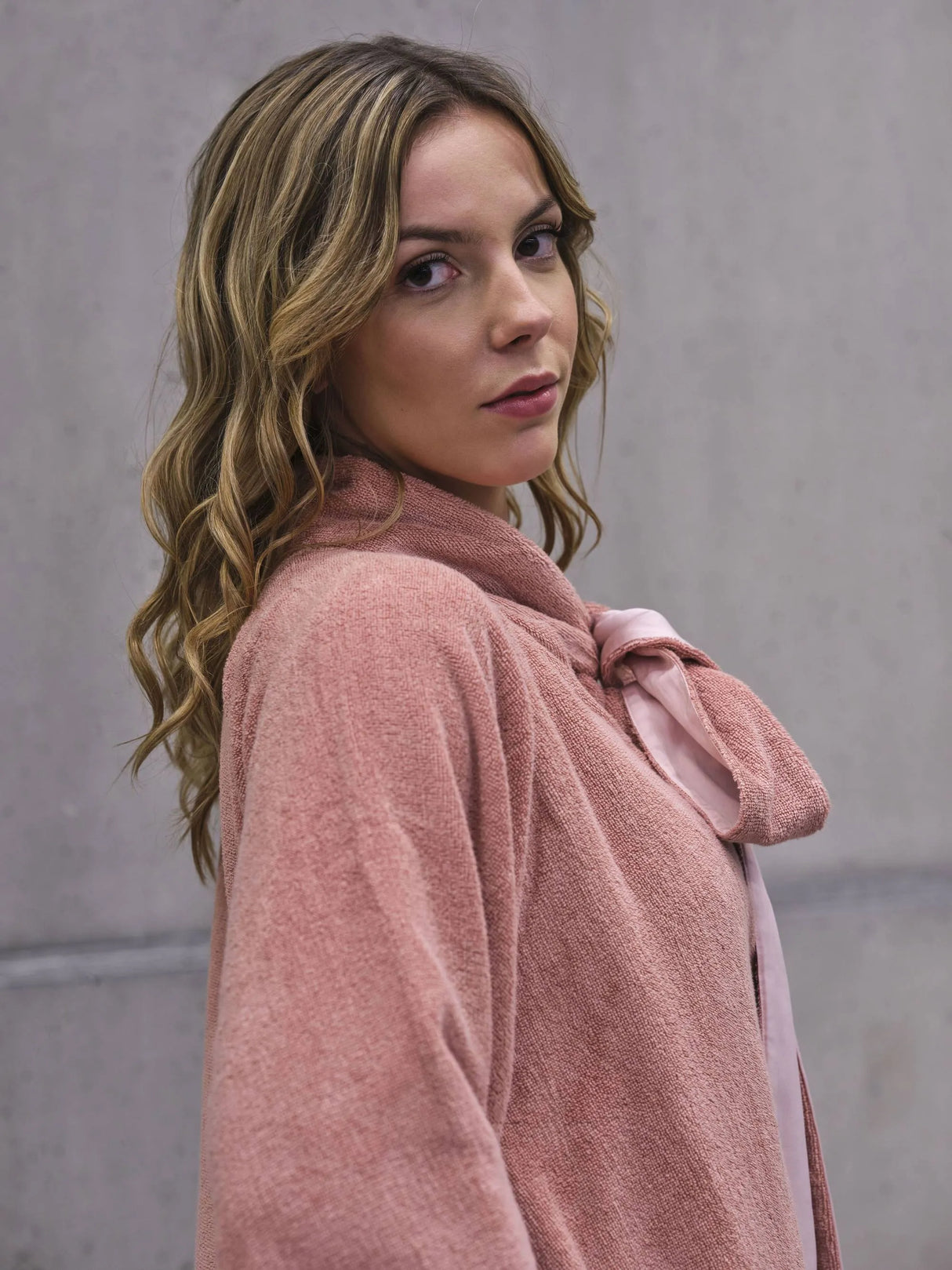 A&H Palacio Robes feature A&H 515 Rosette terry, double-faced with Celso de Lemos Secret sateen. Both fabrics are made from 100% Giza Egyptian Cotton Extra-Long Staple