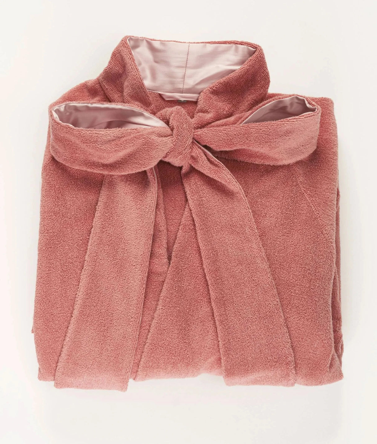 A&H Palacio Robes feature A&H 515 Rosette terry, double-faced with Celso de Lemos Secret sateen. Both fabrics are made from 100% Giza Egyptian Cotton Extra-Long Staple