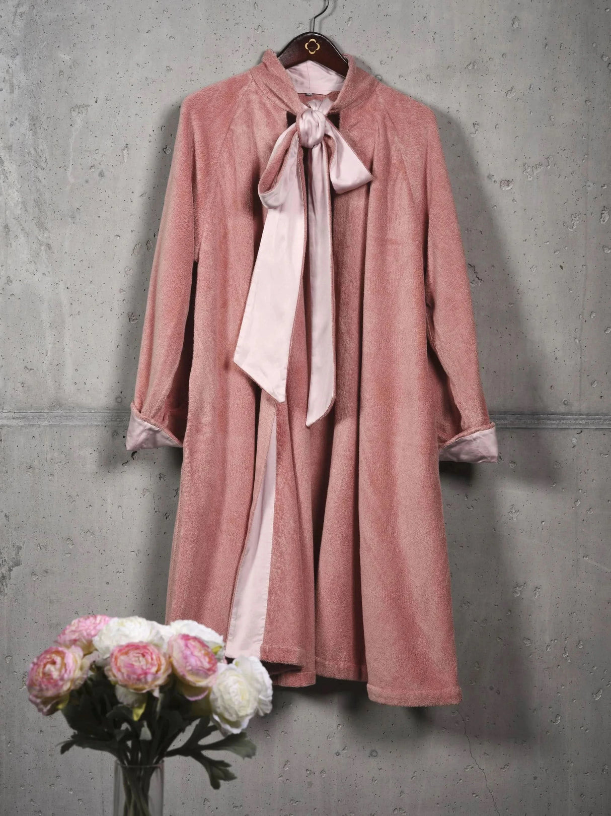 A&H Palacio Robes feature A&H 515 Rosette terry, double-faced with Celso de Lemos Secret sateen. Both fabrics are made from 100% Giza Egyptian Cotton Extra-Long Staple