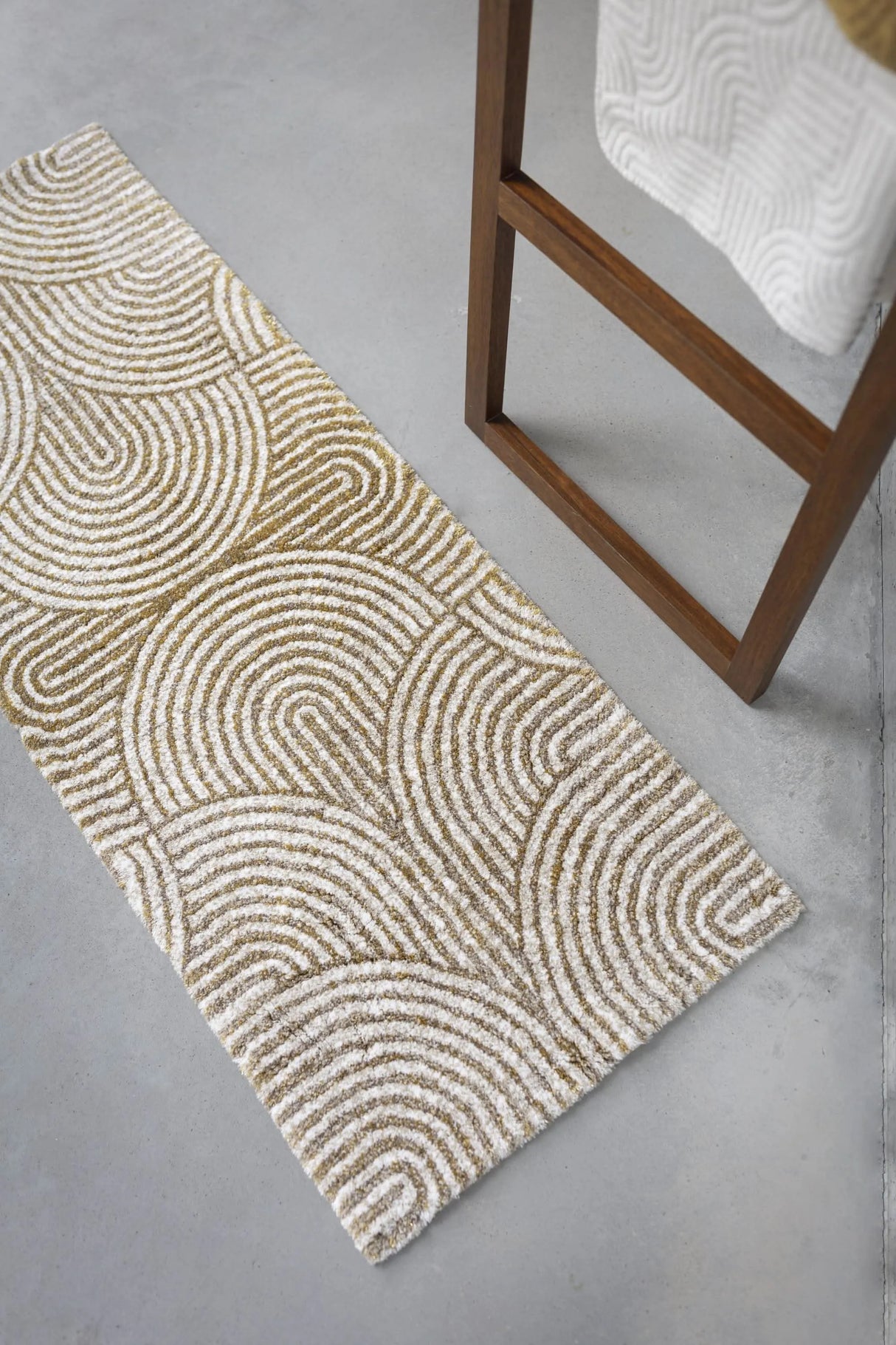 A&H Petal Bath Rug in 770 Linen
