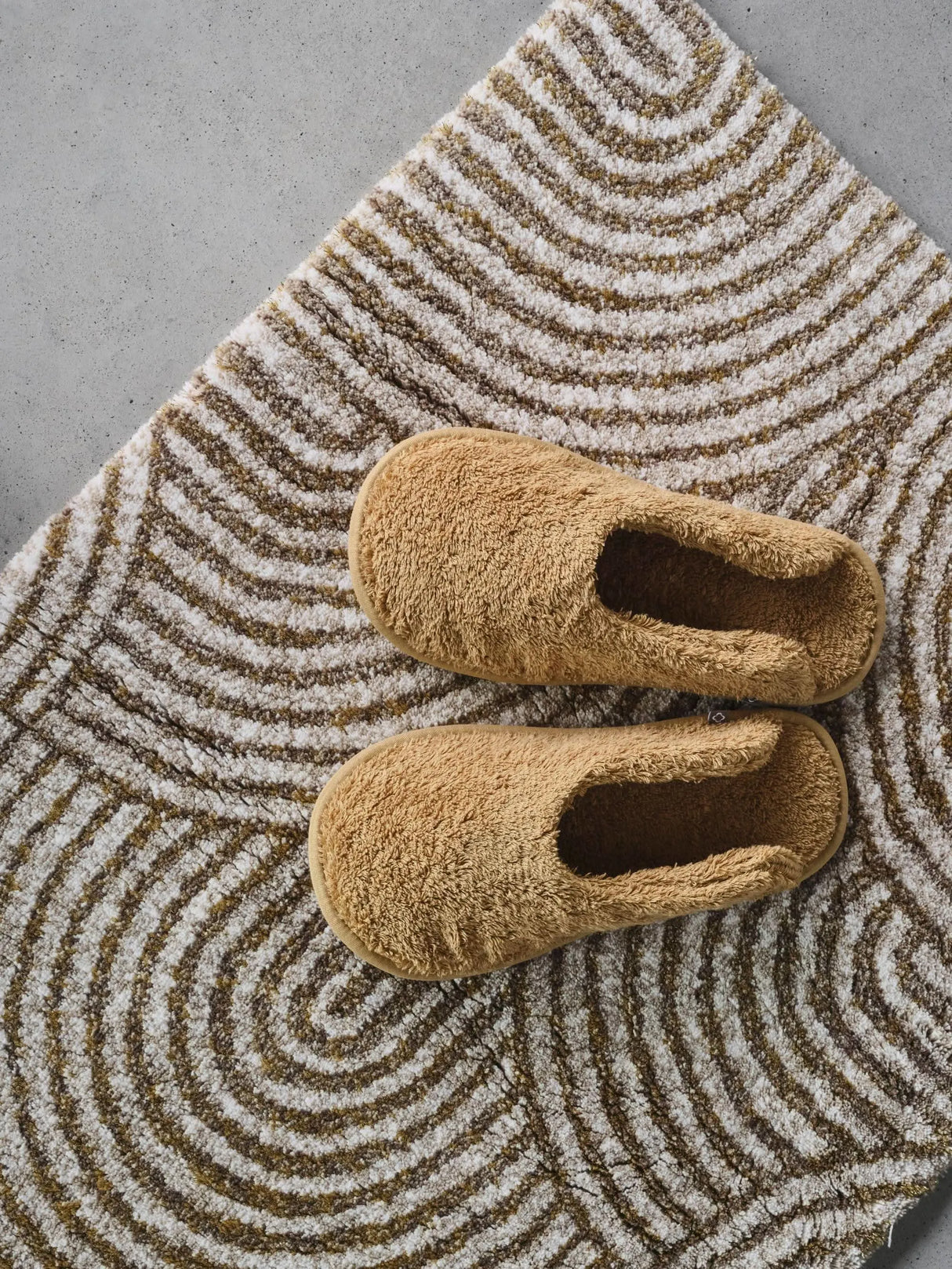 A&H Petal Bath Rug in 770 Linen. A&H Super Pile Slippers in 840 Gold