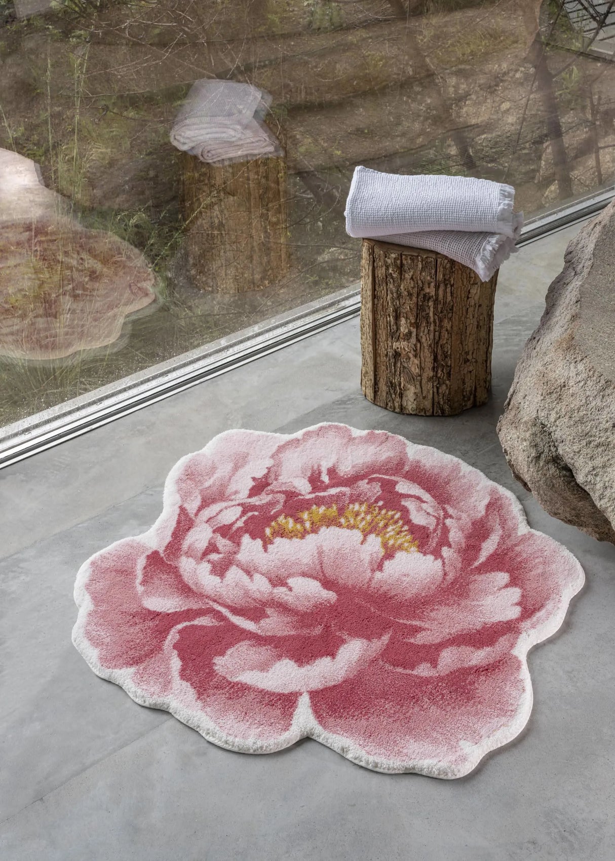 A&H Pivoine Bath Rug in 573 Flamingo, Round 39" Diam. - 100% Giza Egyptian Cotton Long Staple