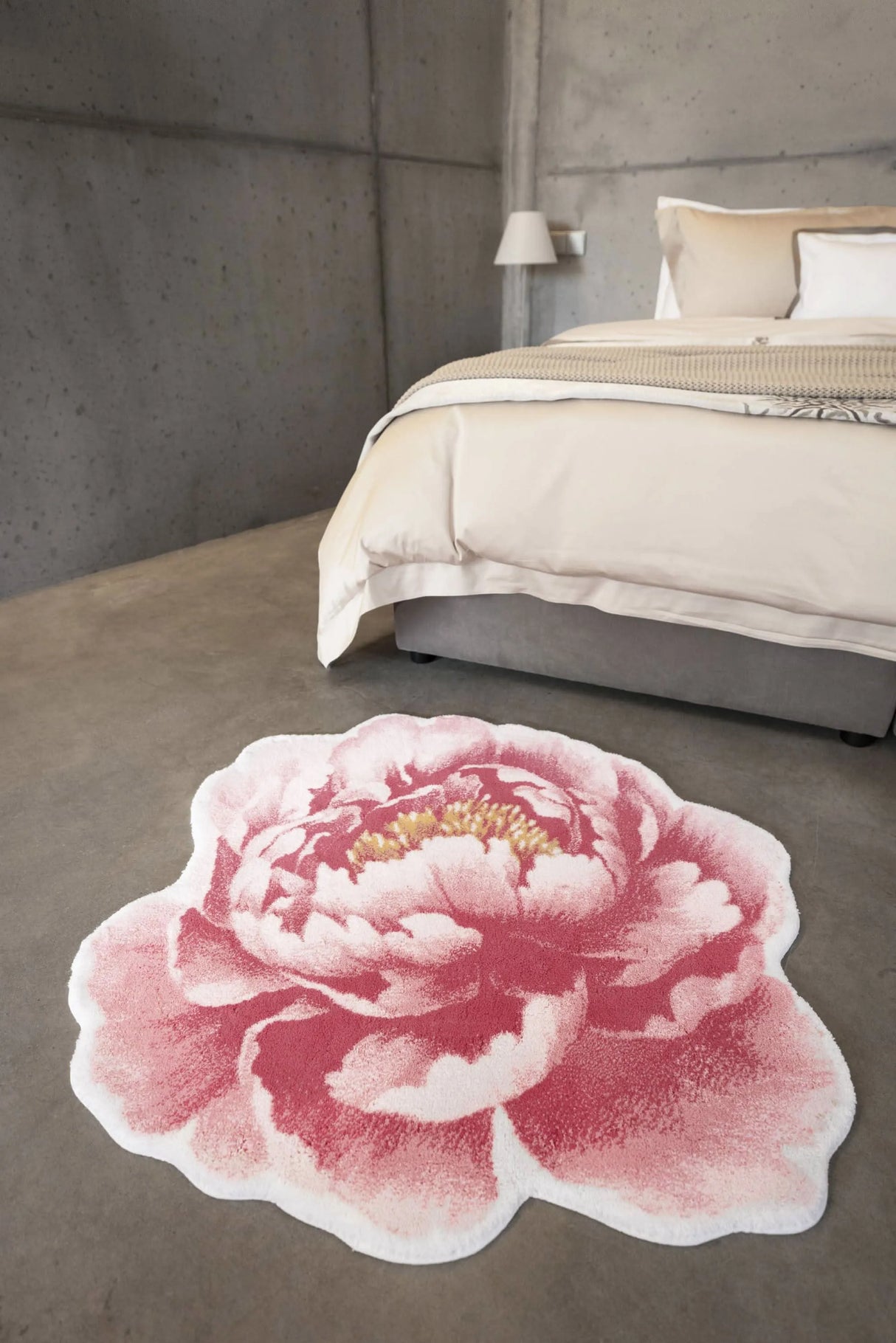 A&H Pivoine Bath Rug in 573 Flamingo, Round 39" Diam. - 100% Giza Egyptian Cotton Long Staple