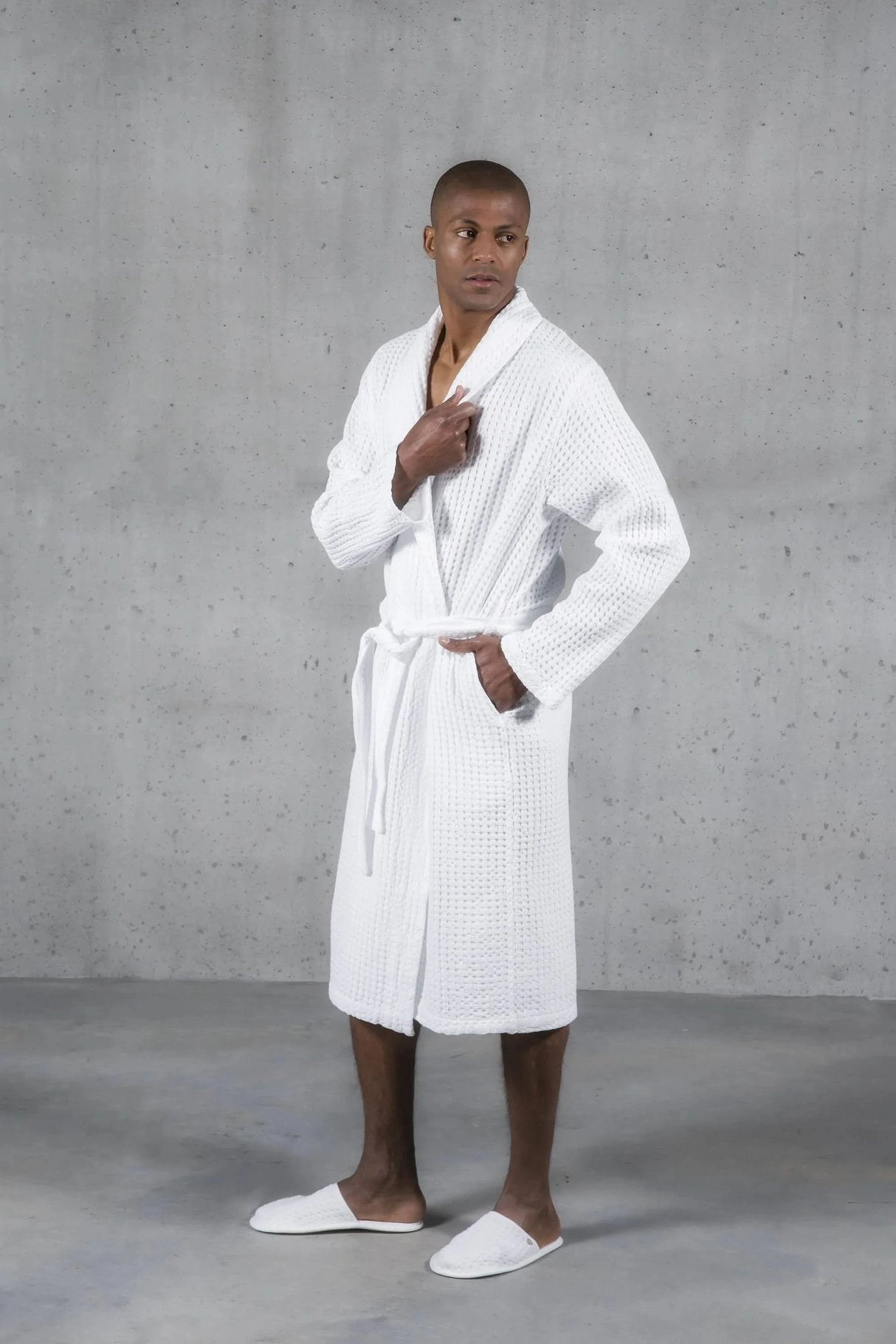 A&H Pousada Robe in 100 White