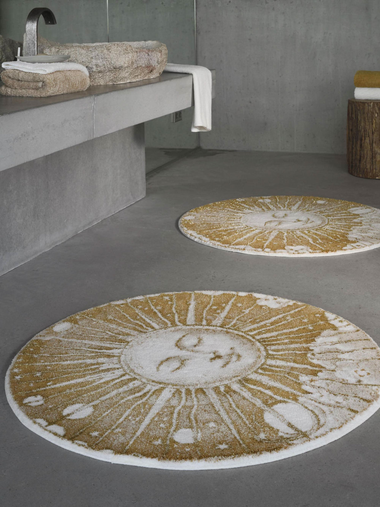 A&H Roi Soleil Bath Rug in 800 Gold