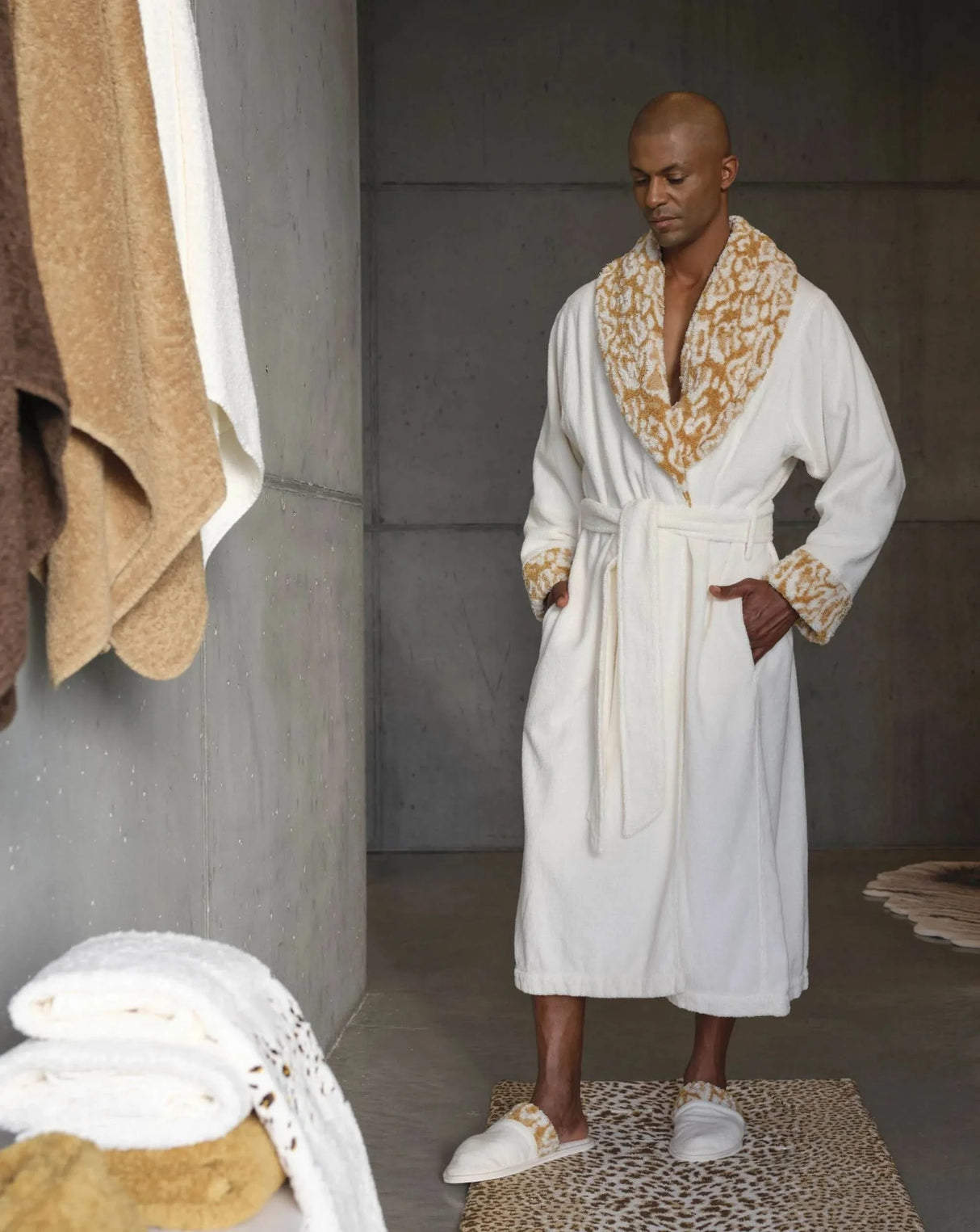 A&H Sauvage Robe in 840 Gold