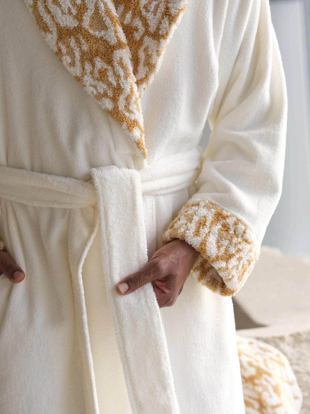 A&H Sauvage Robe in 840 Gold