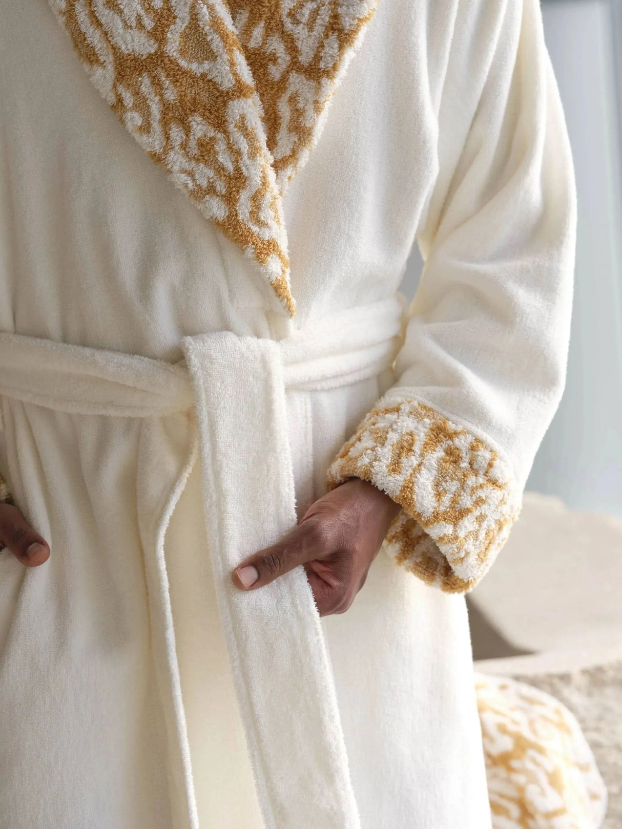 A&H Sauvage Robe in 840 Gold