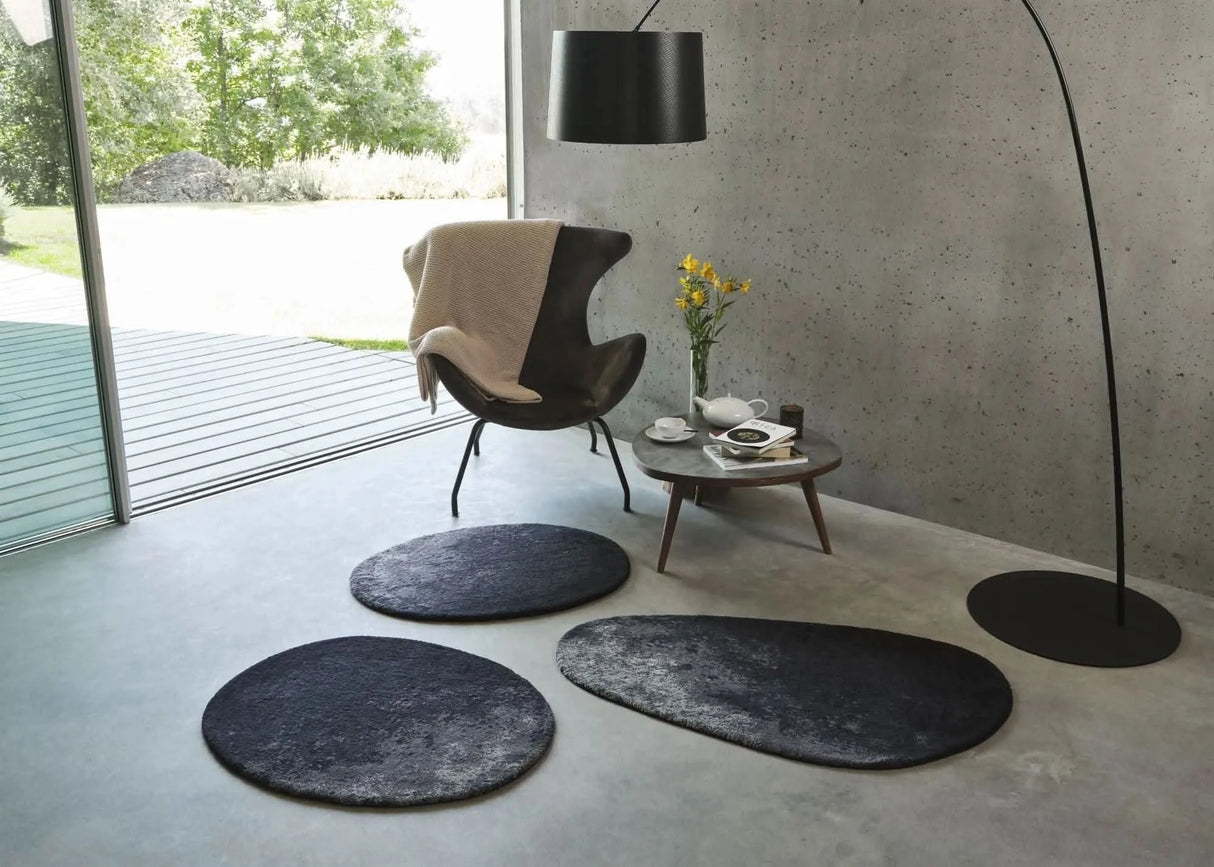 A&H Stone Bath Rugs in 990 Black. Crafted from 100% Giza Egyptian Cotton Long Staple