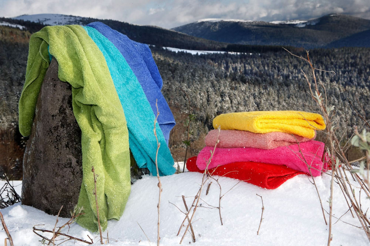 A&H Super Pile Towels (left-to-right): 165 Apple Green, 370 Turquoise, 304 Marina. Top-to-bottom: 830 Banane, 515 Primrose, 570 Happy Pink and 564 Carmin