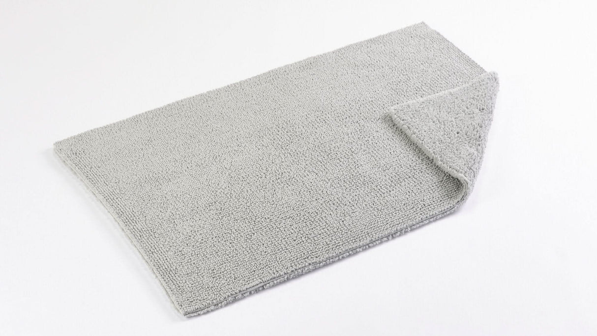 Bay Bath Rug in 992 Platinum