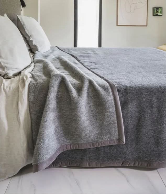 Gris Foncé / Gris Clair 100% Alpaca Blankets by Brun de Vian-Tiran