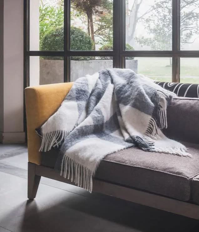 Ecossais Gris Crème (Cream & Grey Plaid) 100% Pure Alpaca Throws by Brun de Vian-Tiran of France @ TMASC in Canada