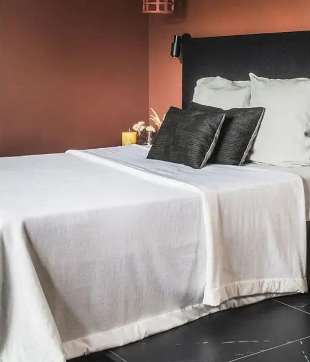 Cashmere blanket in Blanc. 100% Cashmere by Brun de Vian-Tiran