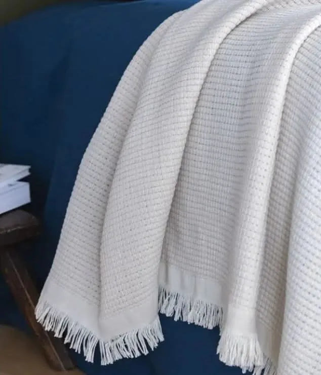 Lin (Linen) Great Throw (260 x260 cm) Closeup