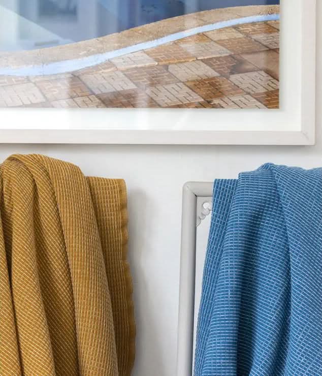 Left: Havane (Havana), Right: Ottoman Throws (150 x 200 cm)