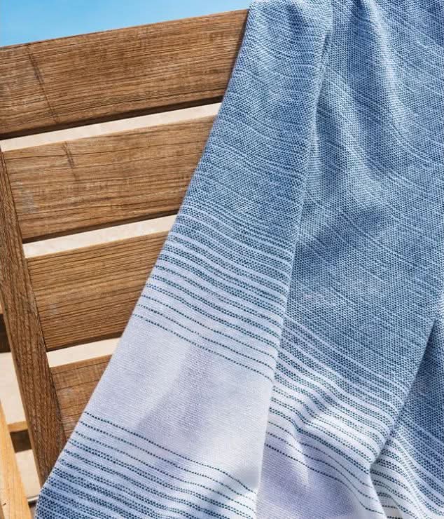 Bleu Paon (Peacock Blue) Throw (150 x 200 cm) Closeup