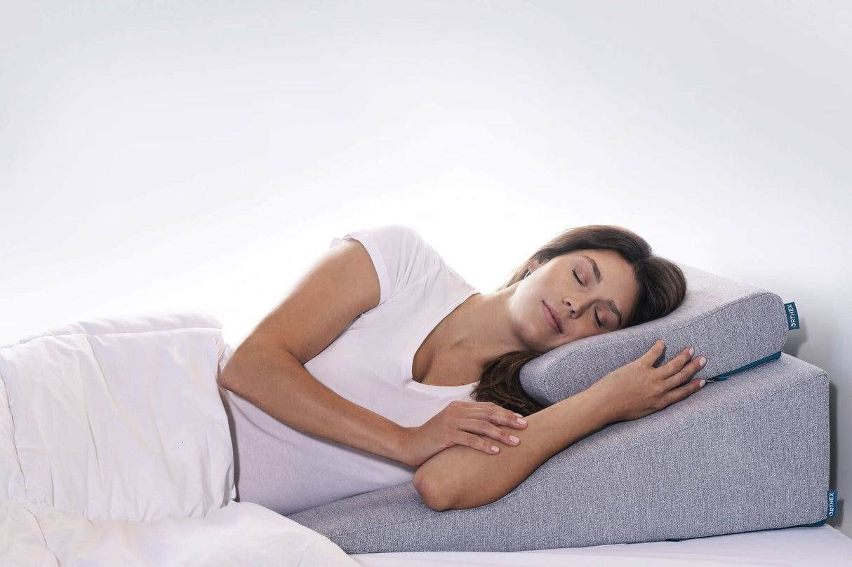 Symbia 16° is intended for both side and back sleeping. Shown here with a Somnia 4.5" side sleeper pillow