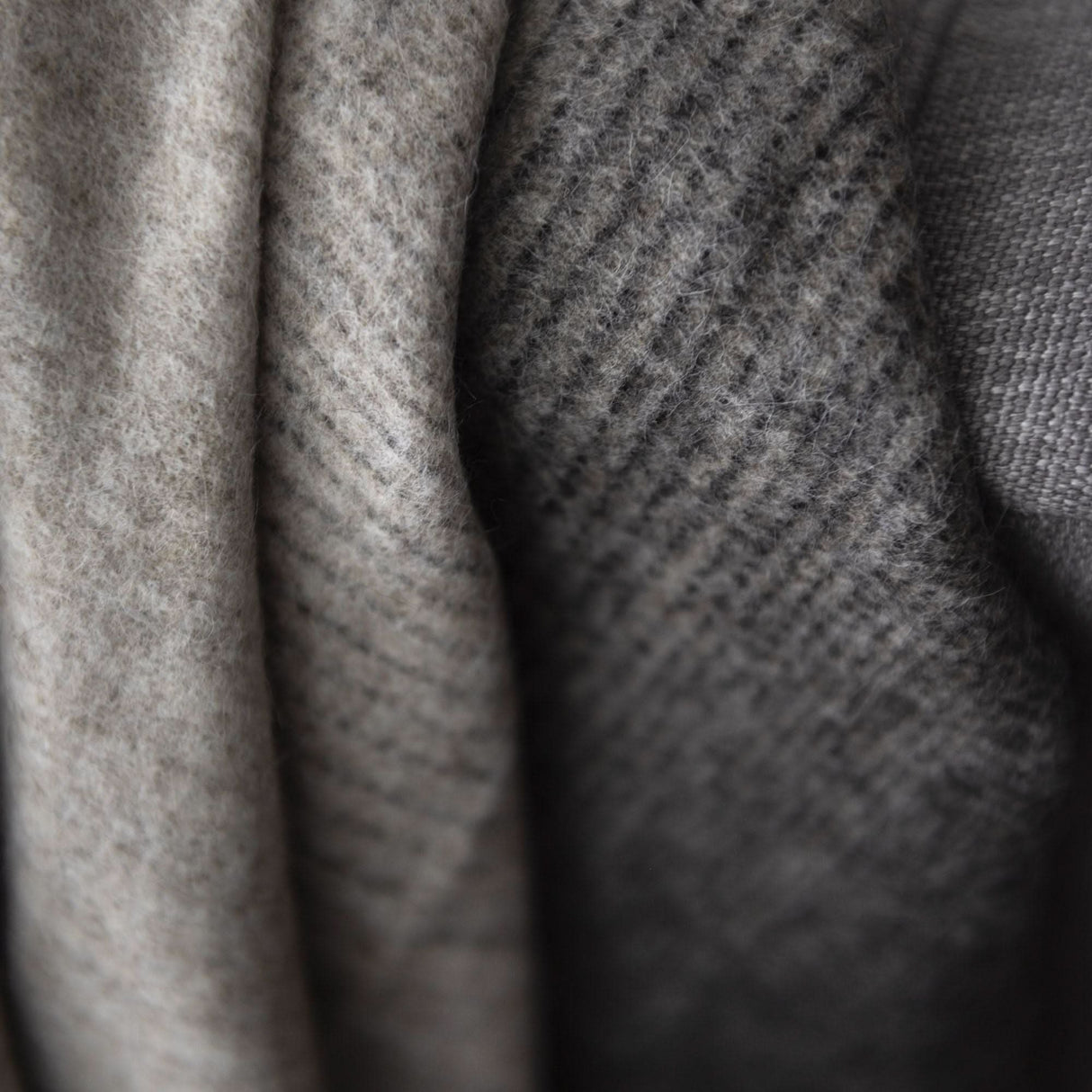 St Genève Aria Throw in Crimini gradient colourway