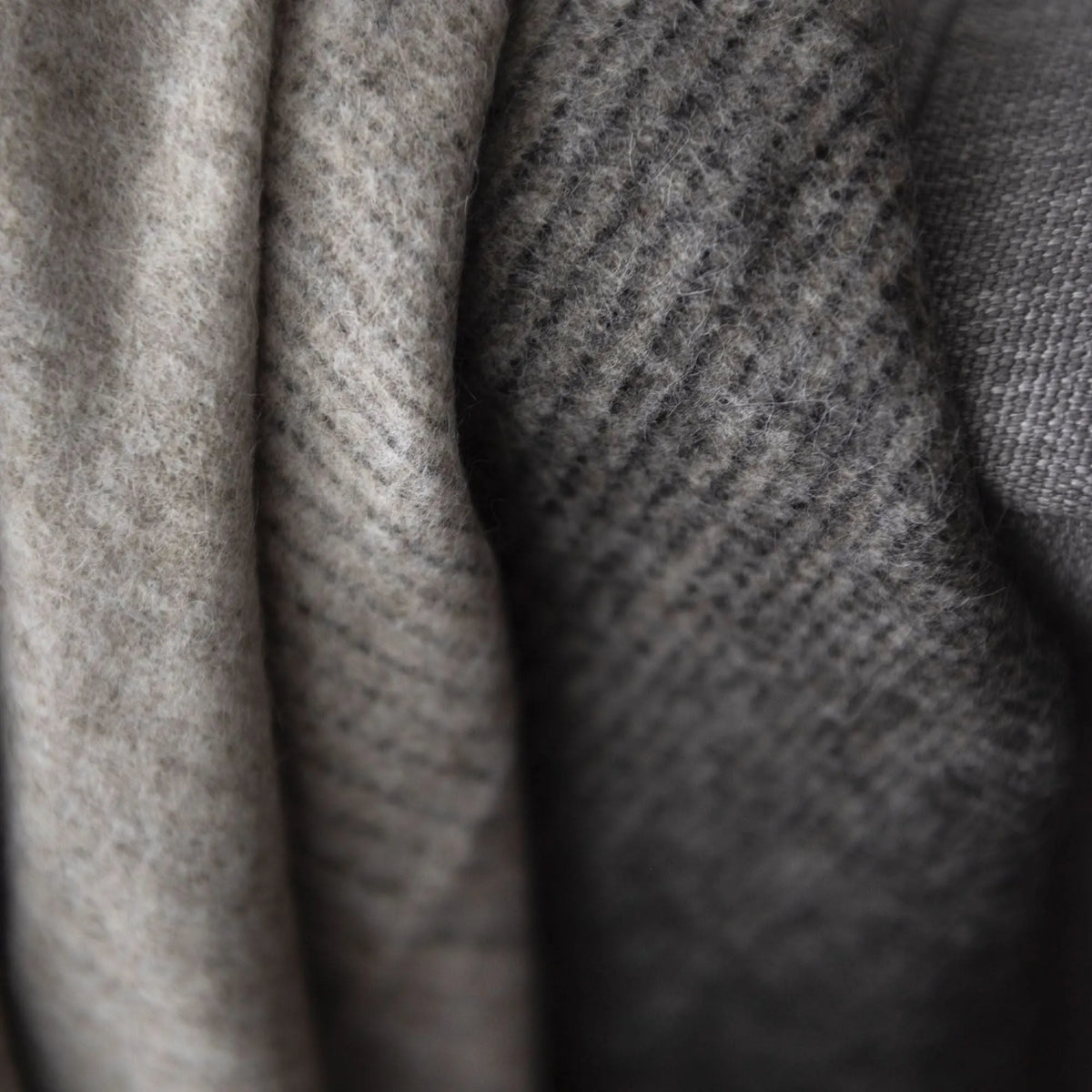 St Genève Aria Throw in Crimini gradient colourway