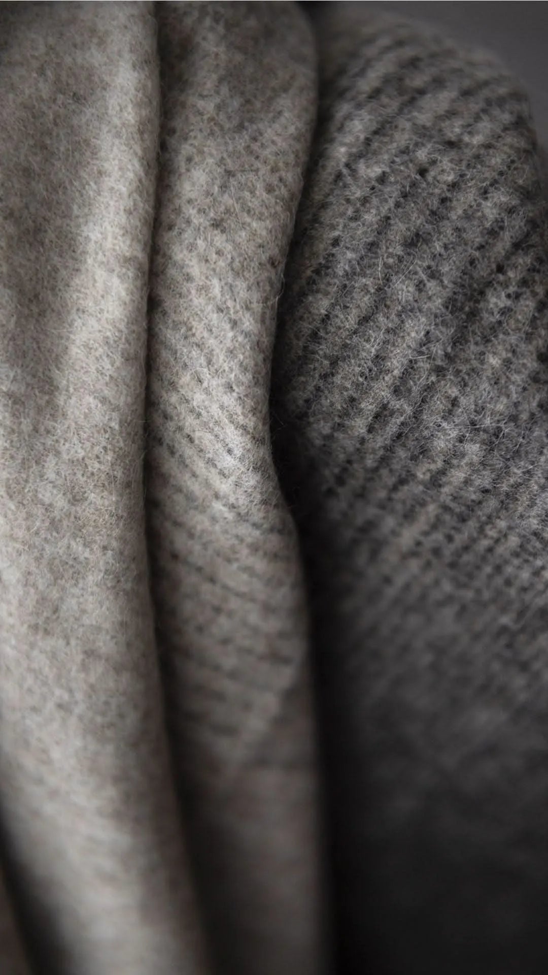 St Genève Aria Throw in Crimini gradient colourway