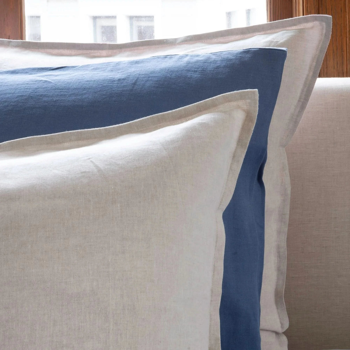 St Genève Echo Linen in Admiral (middle knife-edge pillow)