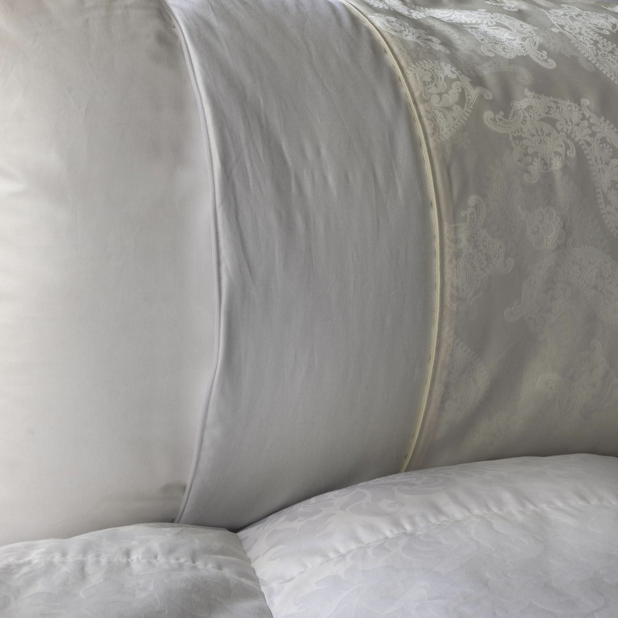 St Genève Eider Luxe pillows are uniquely constructed with a zippered outer Eiderdown envelope and a 1,000 loft Goose Down core for incredible support