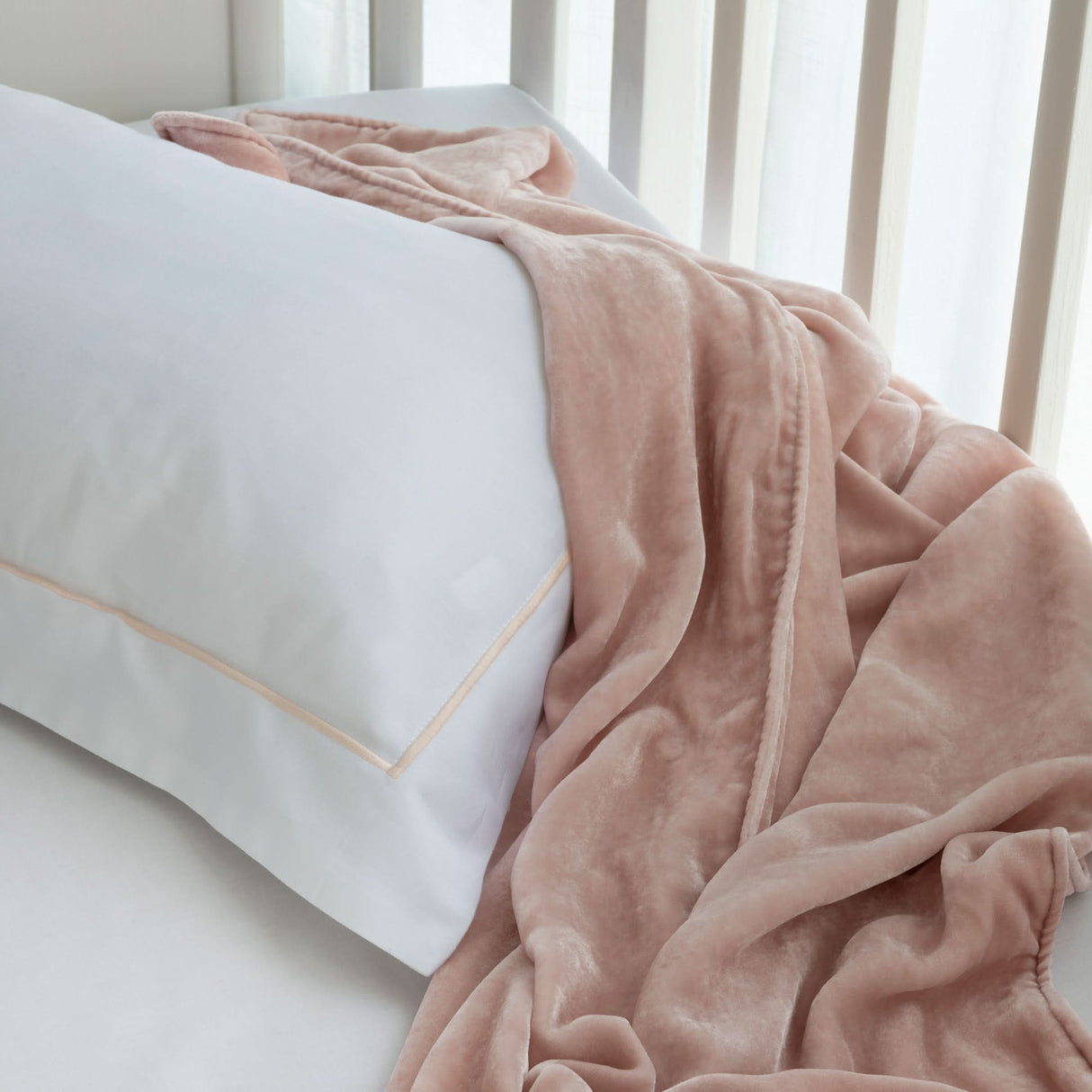 Le Petit Imperial Hotel white bedding w/ Ballet Pink 61477 satin stitch detail