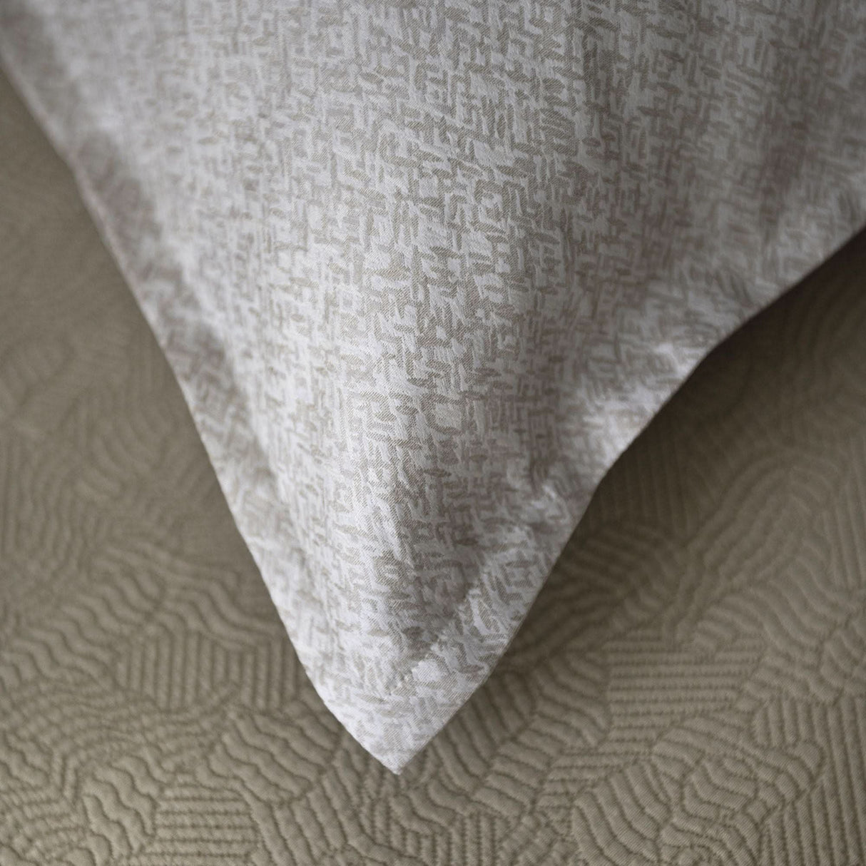 St Genève Rio Duvet Cover in Pearl colourway