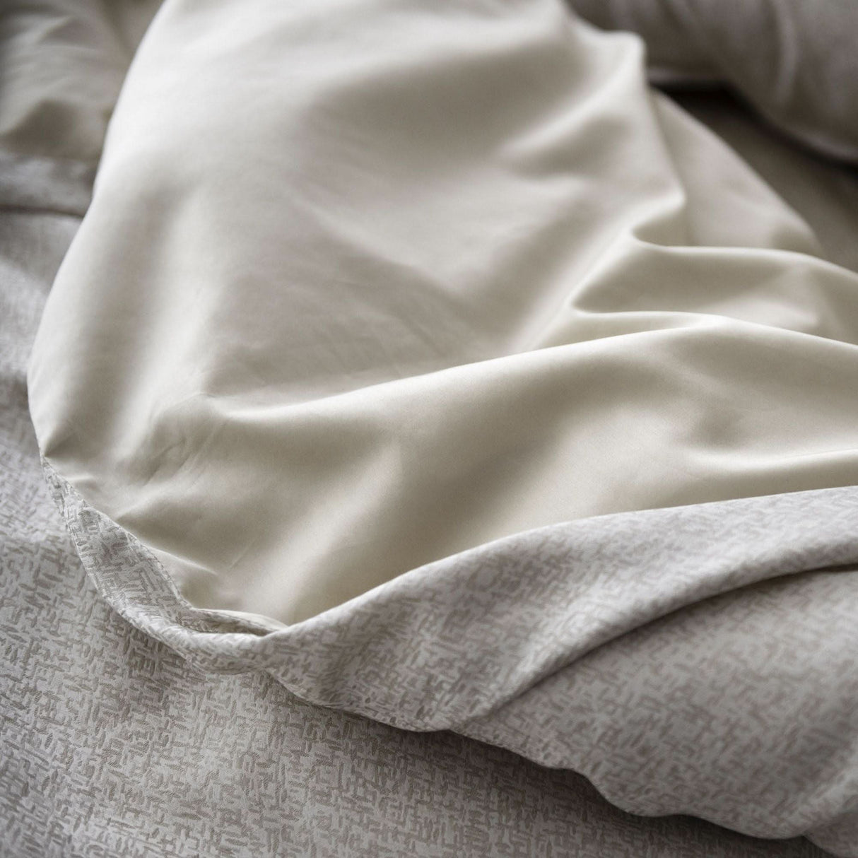 St Genève Rio Duvet Cover in Pearl colourway