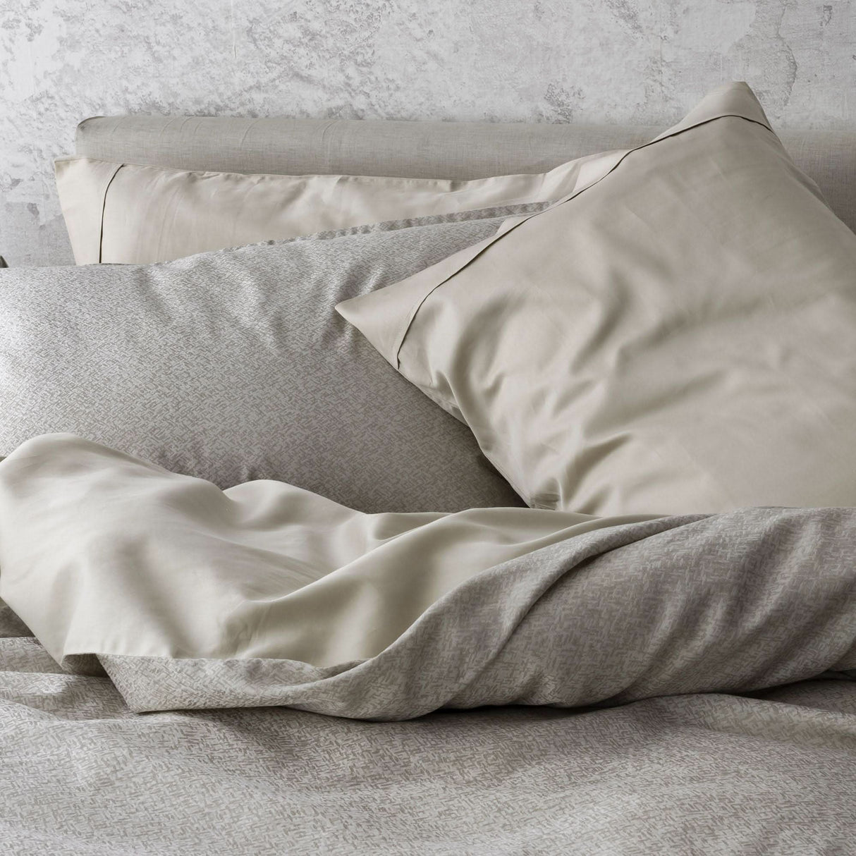 St Genève Rio Duvet Cover in Pearl colourway