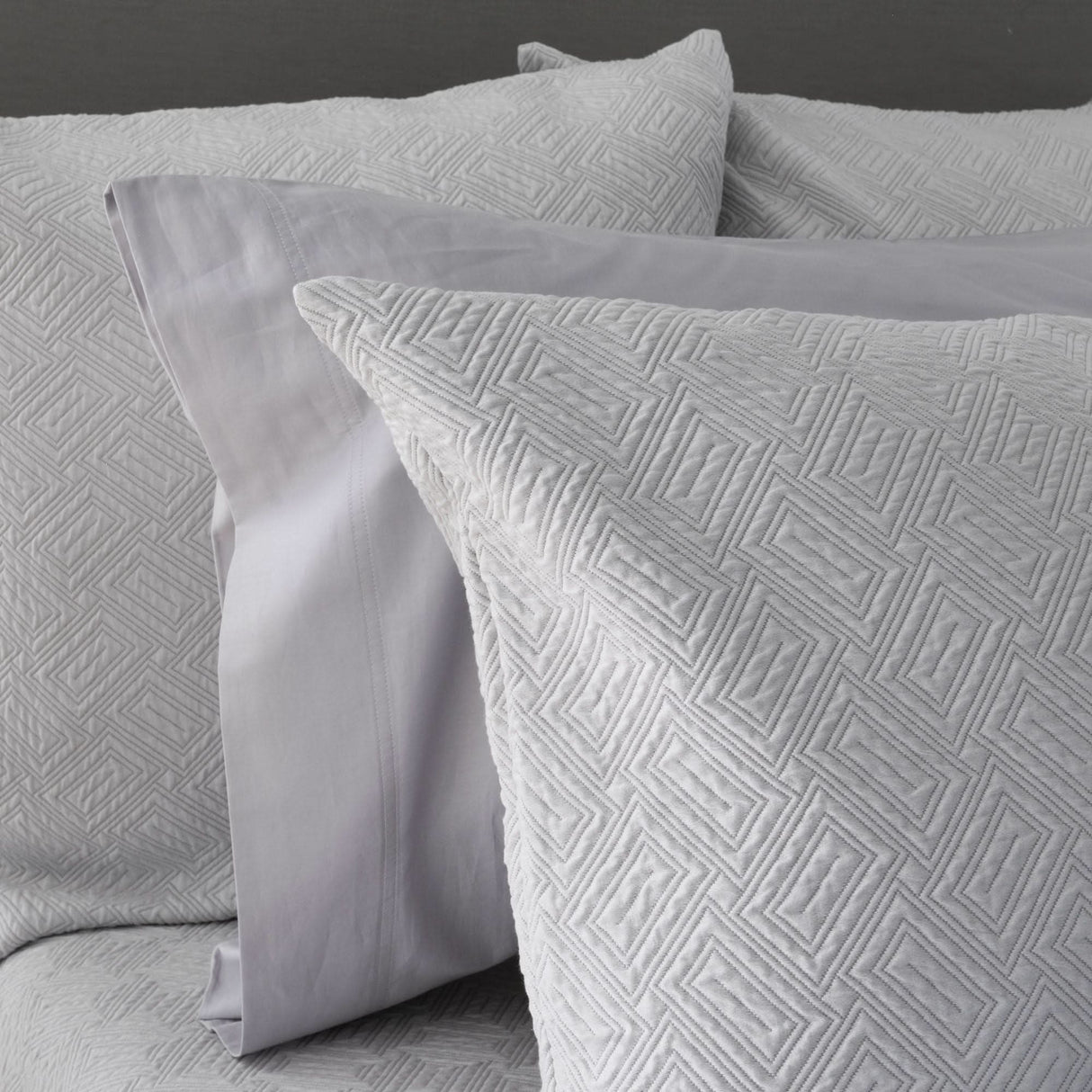 St Genève Scala Matelassé in Grey colourway